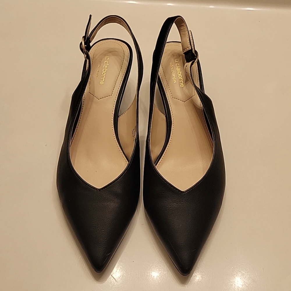 Liz Claiborne Womens Quebec Buckle Pointed Toe Kitten Heel Pumps Size 8